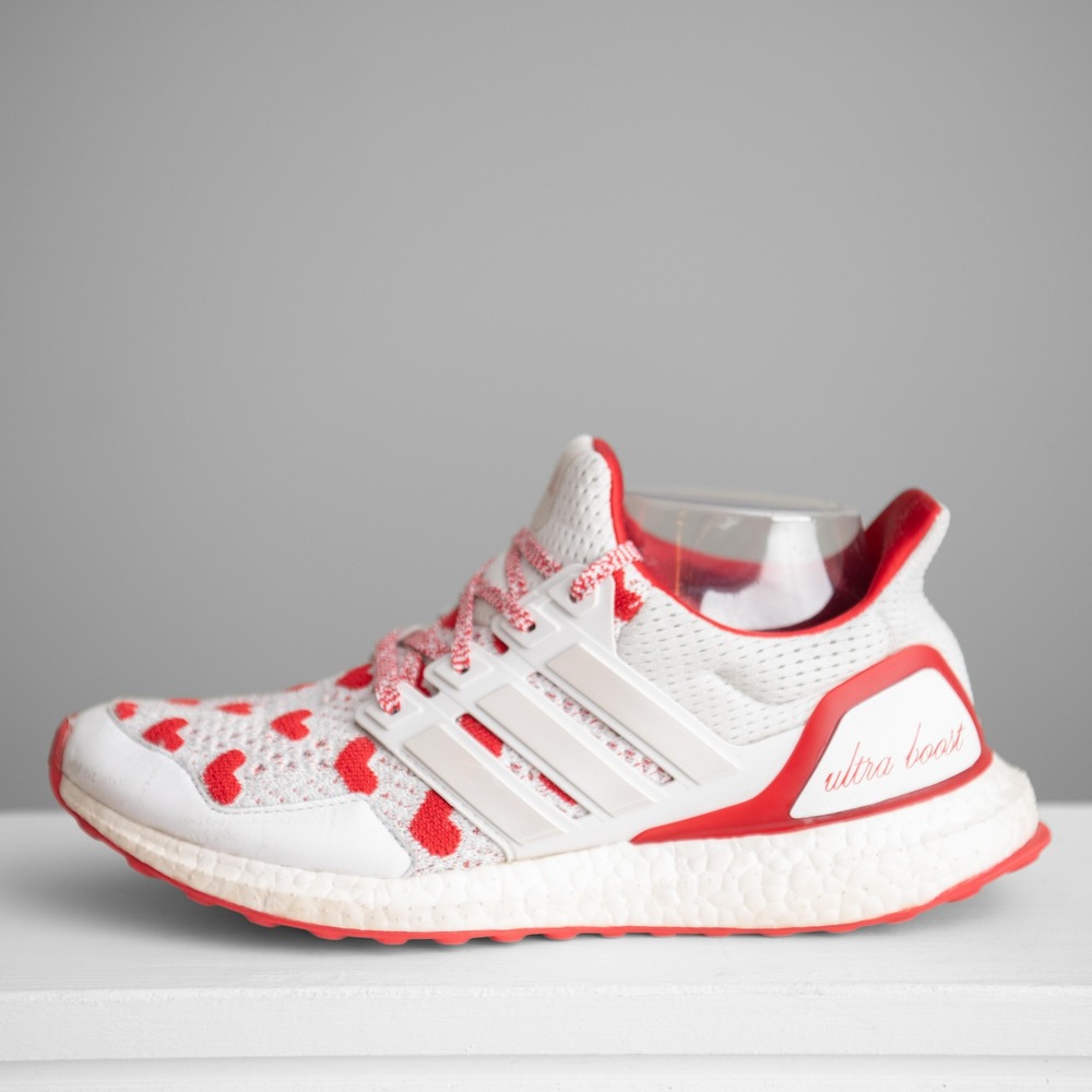 Adidas Ultraboost Womens 8.5 Valentines Day Hearts Primeknit Athleisure Sneakers